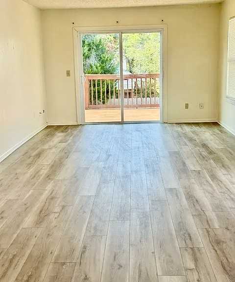 208 9th St - Photo 4 of 13