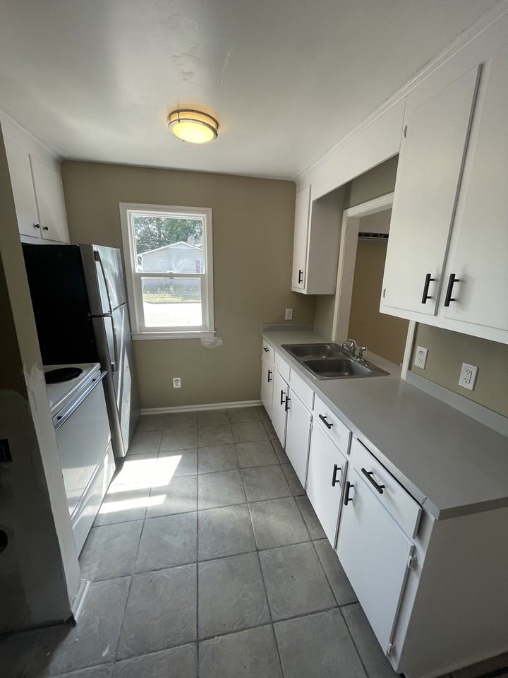 521 Swann St #NA - Photo 7 of 14