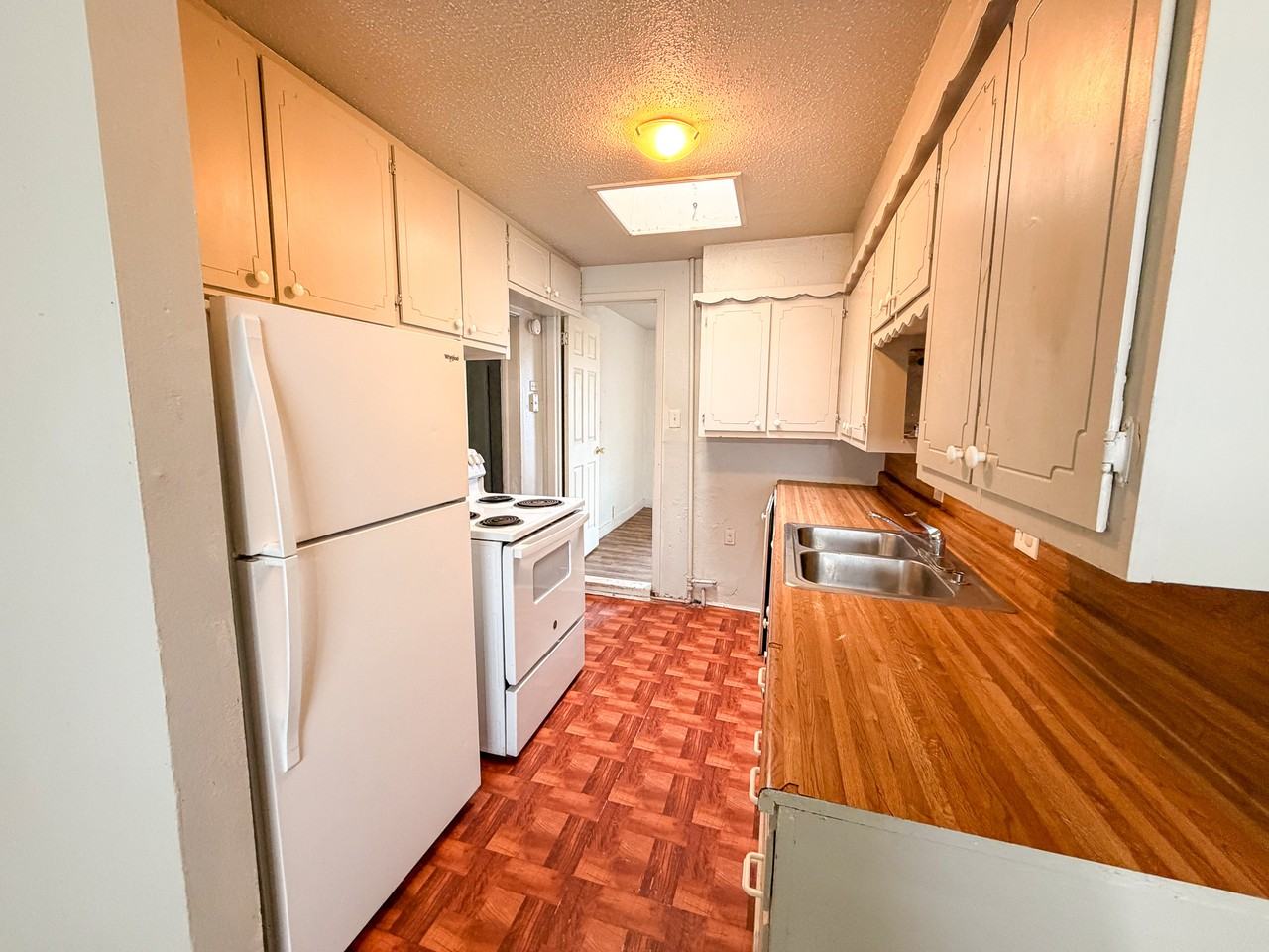 1912 20th St #B - Photo 4 of 15
