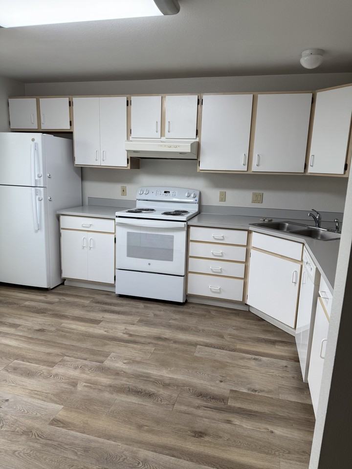 910 N 34th Ave #B - Photo 2 of 15