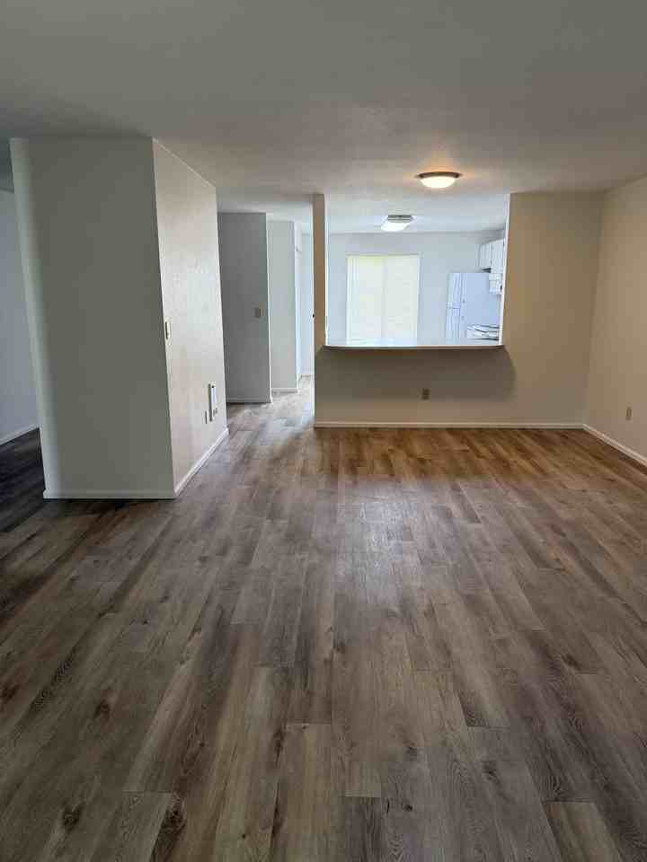 910 N 34th Ave #B - Photo 3 of 15