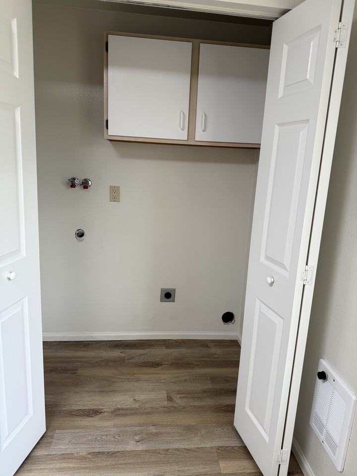 910 N 34th Ave #B - Photo 6 of 15