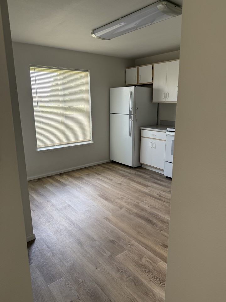 910 N 34th Ave #B - Photo 7 of 15
