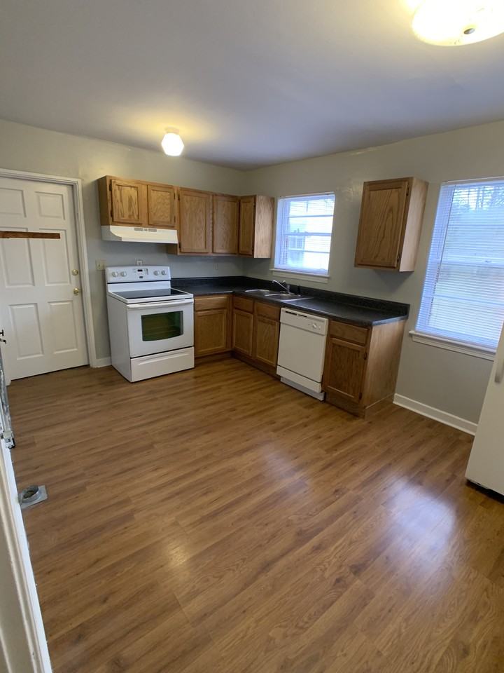 105 E Glenwood Dr #A - Photo 4 of 11
