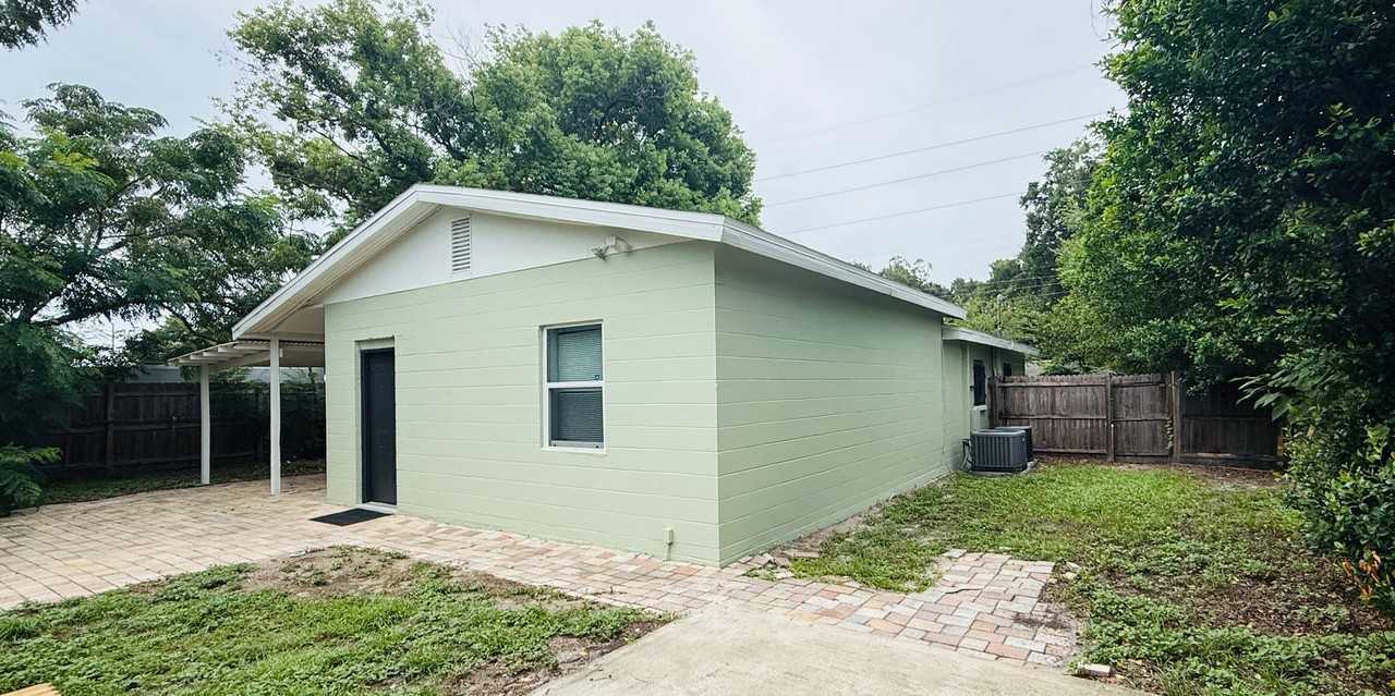 4203 E Yukon St - Photo 2 of 34