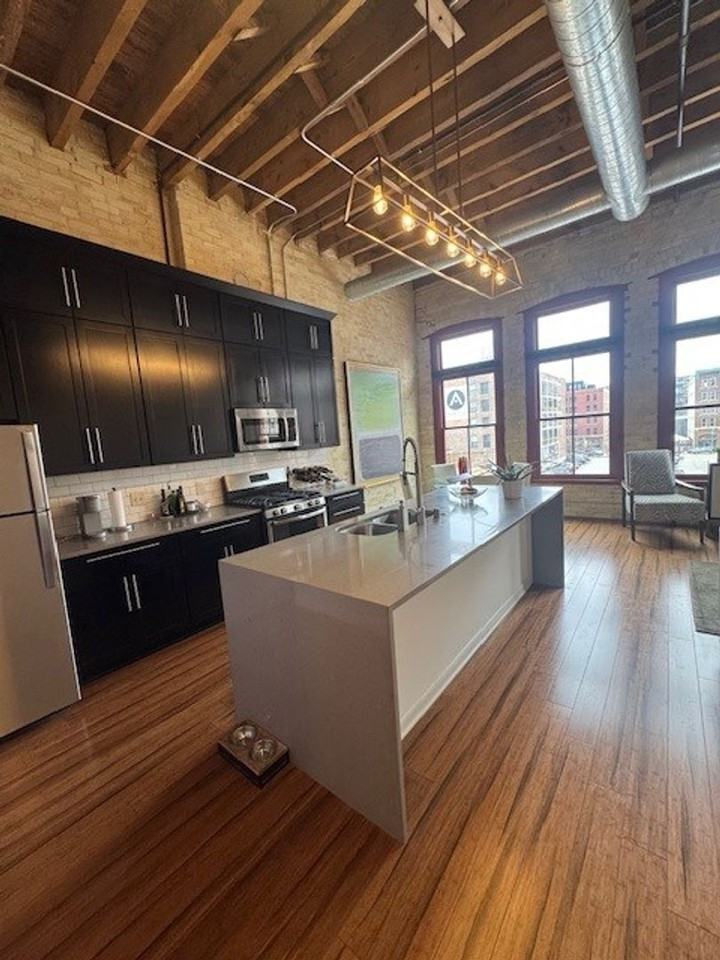 Broadway Market Lofts - Photo 4 of 17