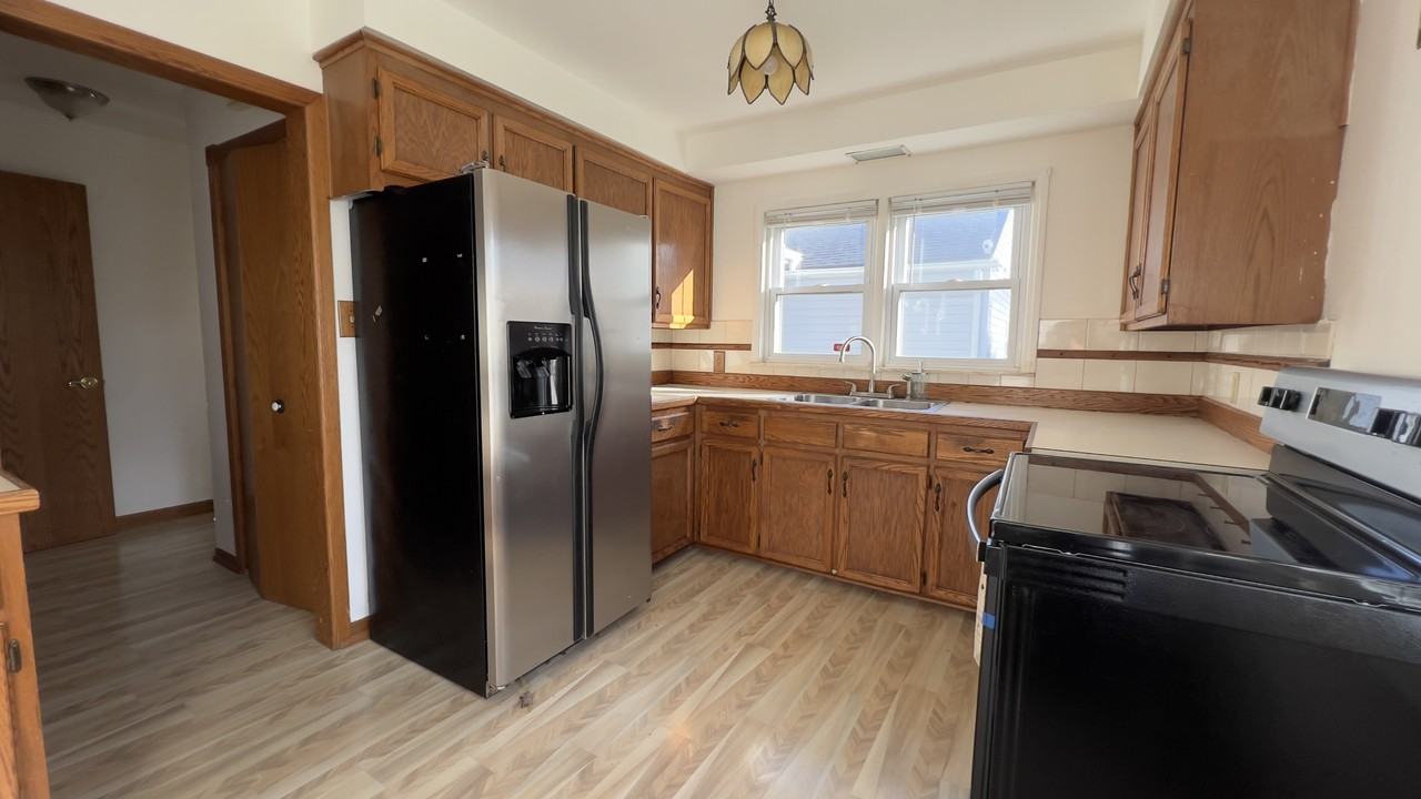 1914 E 2nd St #NA - Photo 3 of 11