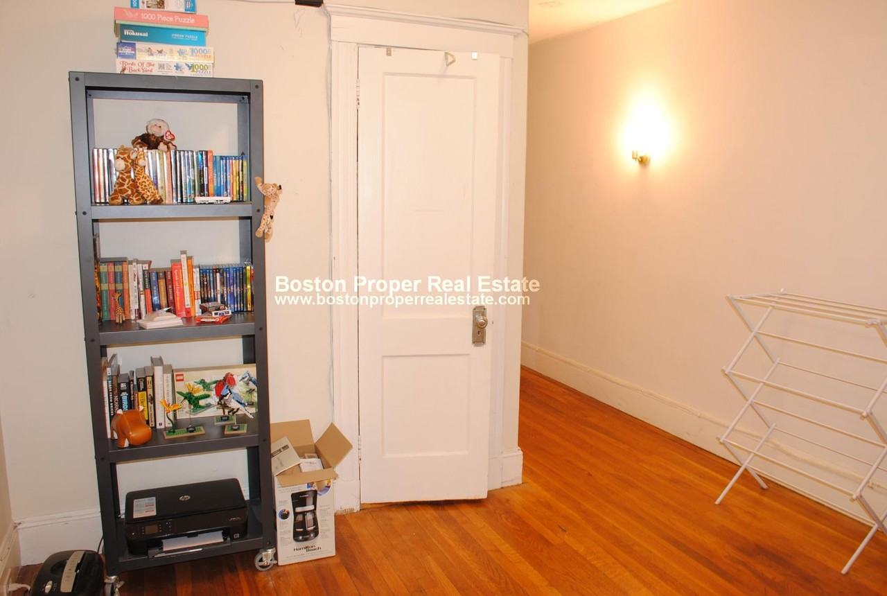 118 University Rd #3K - Photo 2 of 16