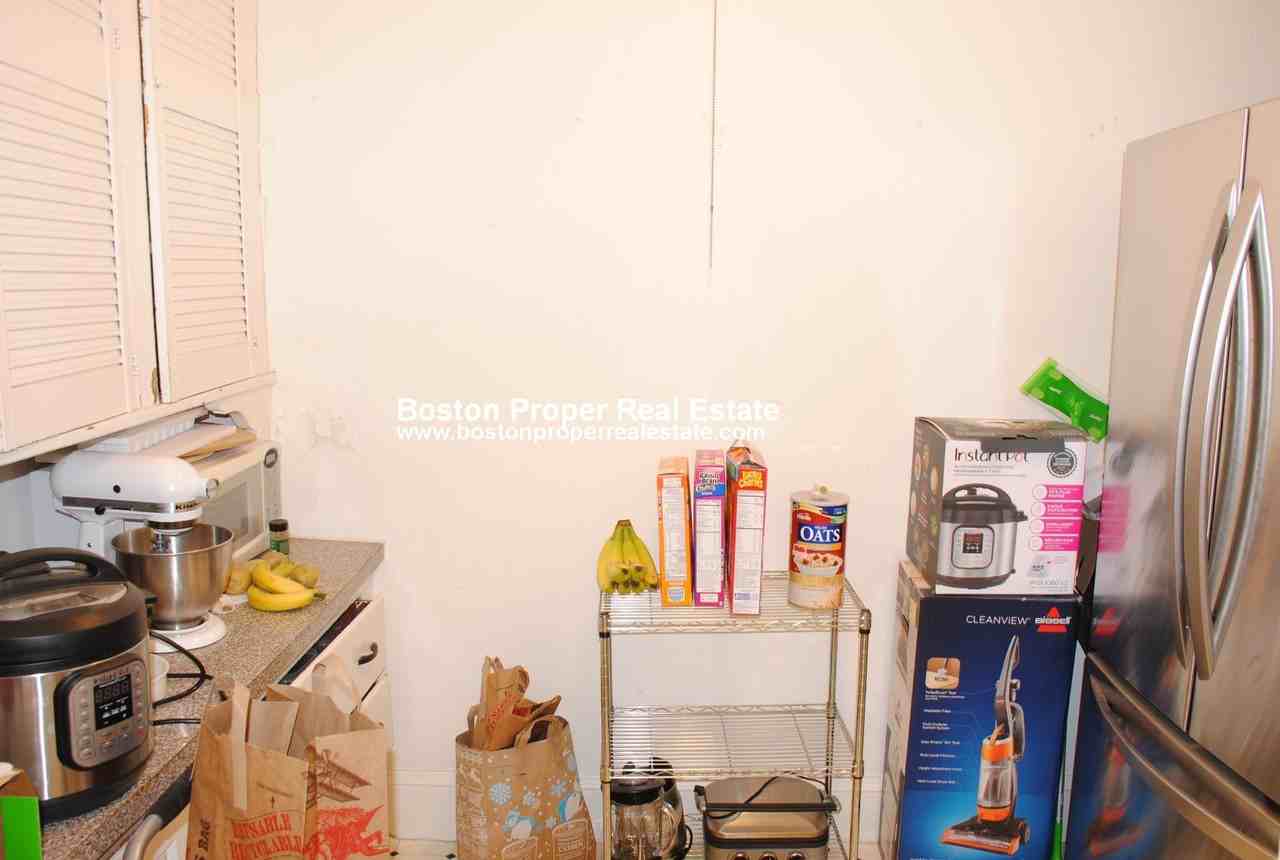 118 University Rd #3K - Photo 3 of 16