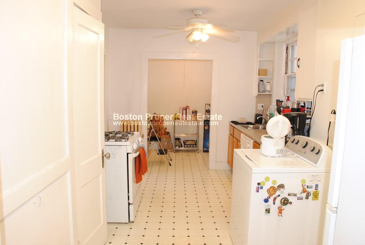 118 University Rd #3K - Photo 4 of 16