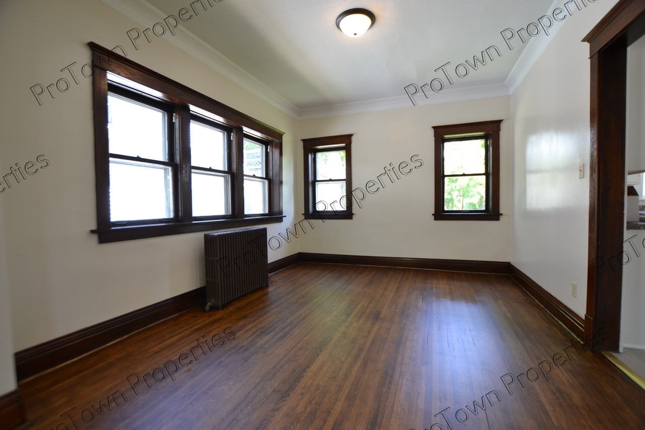 208 North Hickory Street - Photo 2 of 11