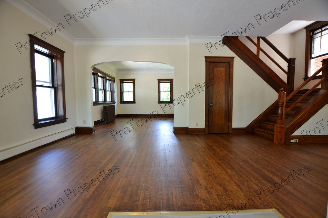 208 North Hickory Street - Photo 4 of 11