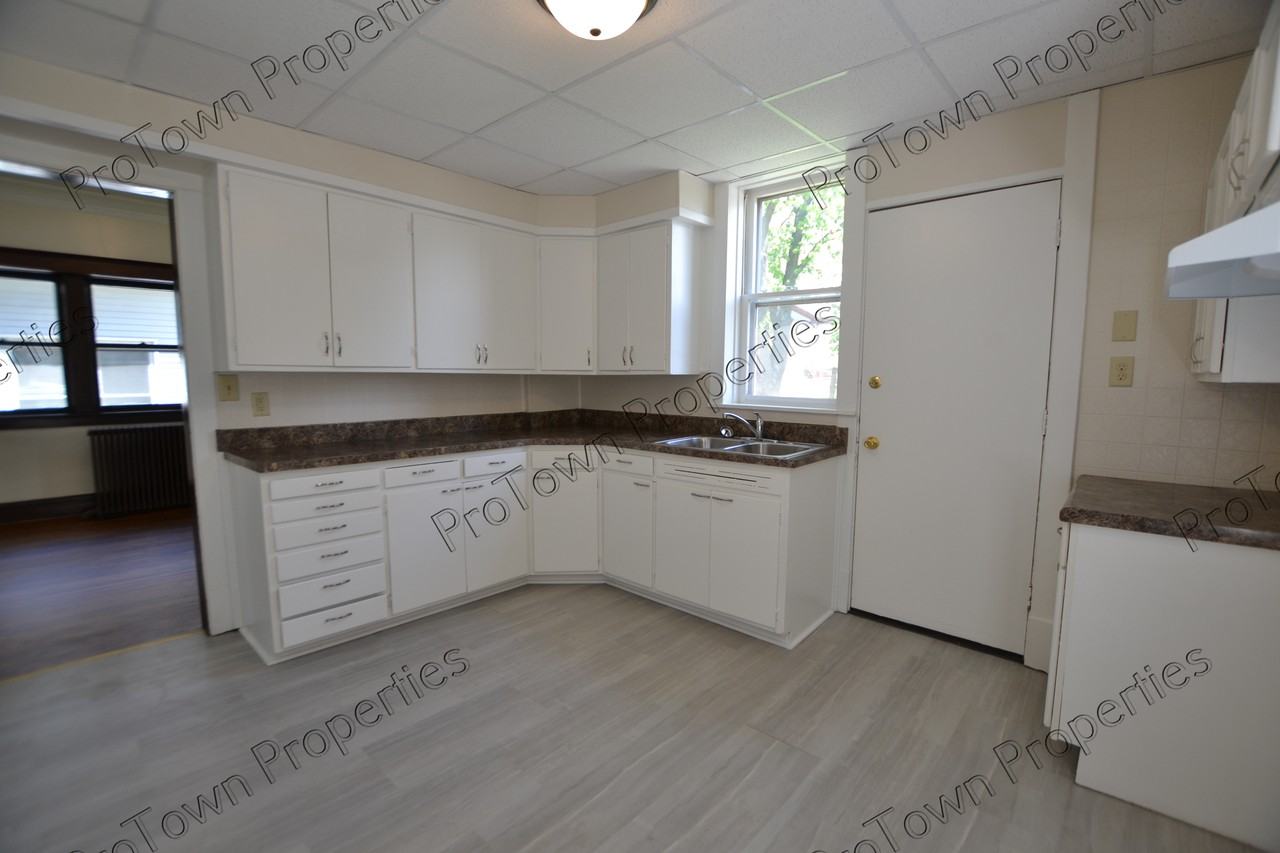 208 North Hickory Street - Photo 6 of 11