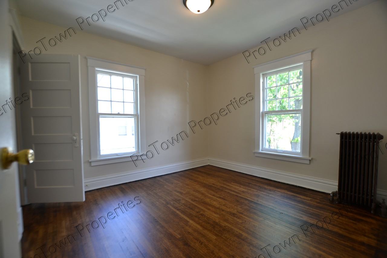 208 North Hickory Street - Photo 7 of 11