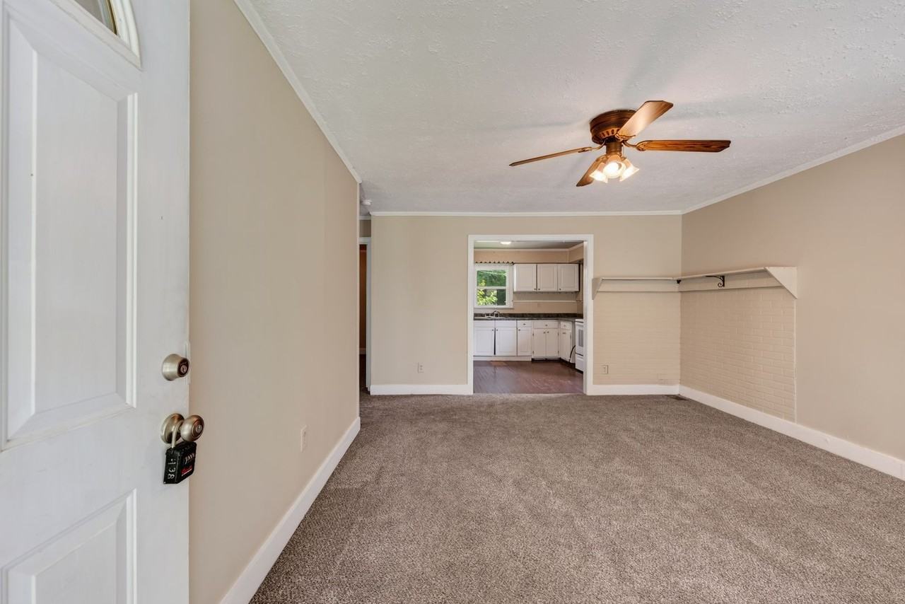 141 W Rossview Rd - Photo 6 of 25