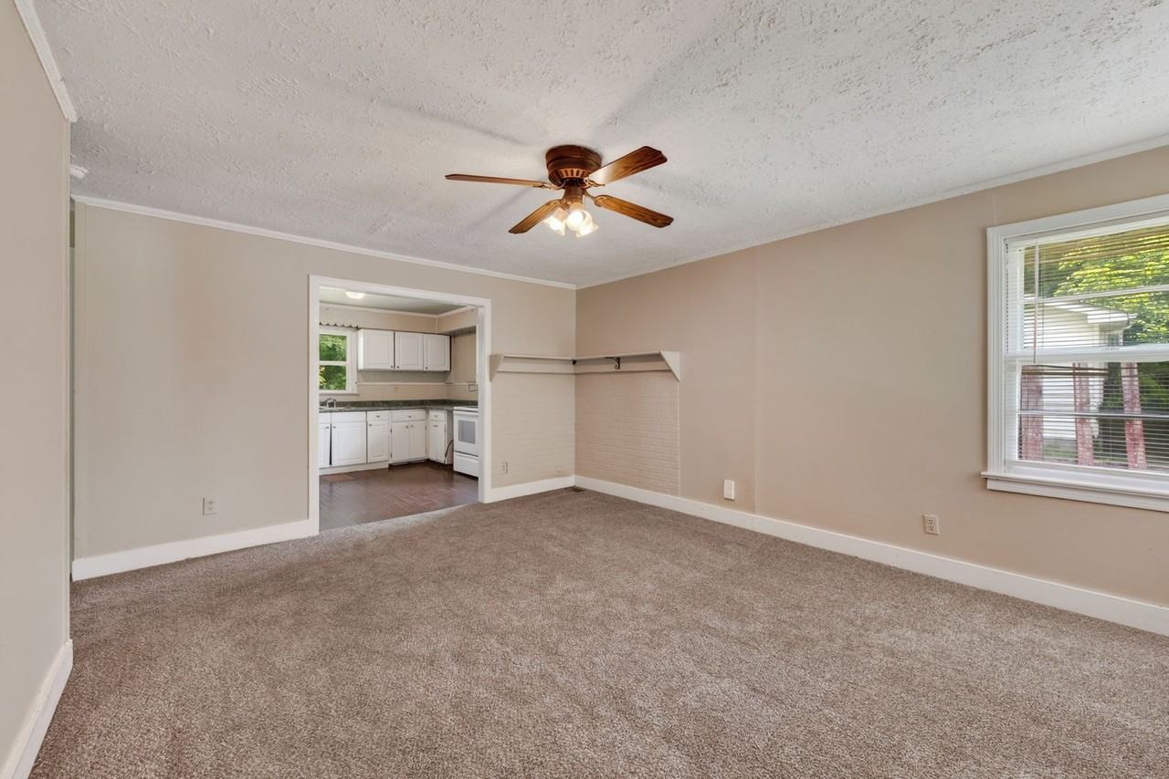 141 W Rossview Rd - Photo 7 of 25