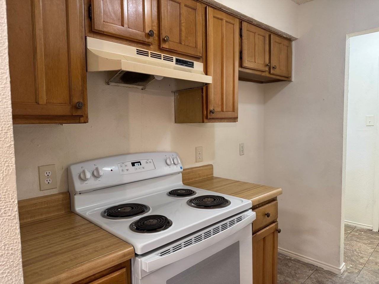 716 Woodland Ct - Photo 4 of 15
