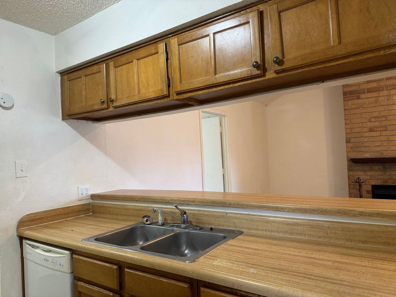 716 Woodland Ct - Photo 5 of 15