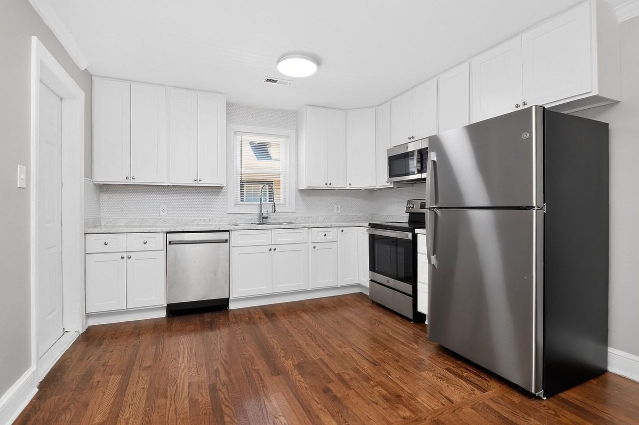 305 Sylvania Ave - Photo 7 of 18