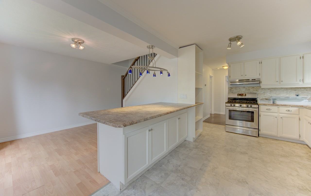 32 Lang Crescent - Photo 2 of 34