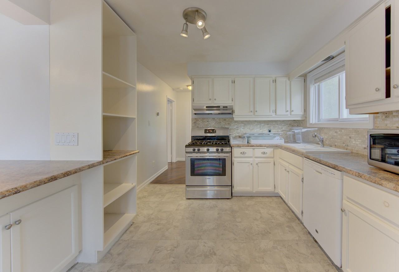 32 Lang Crescent - Photo 3 of 34