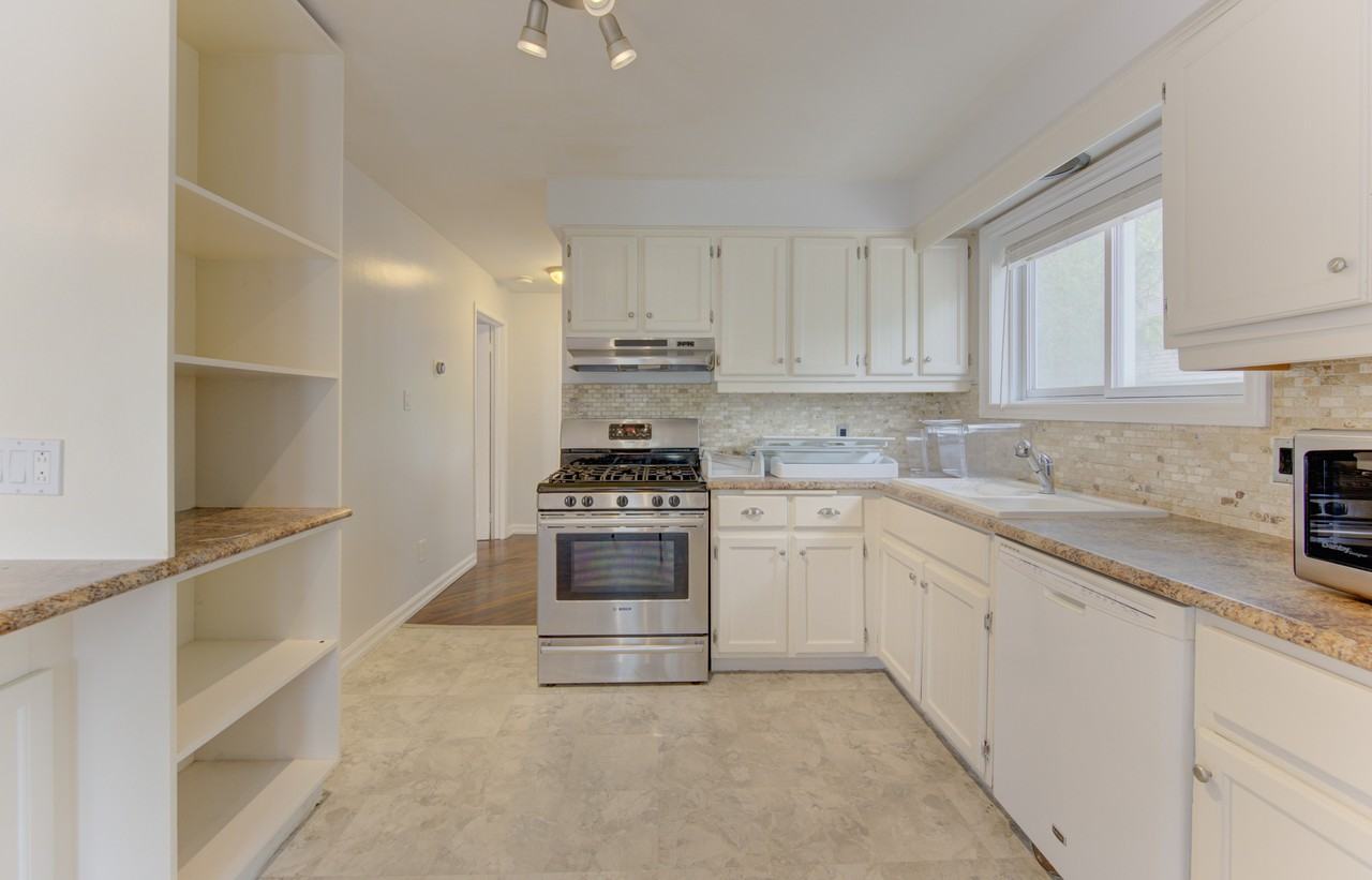 32 Lang Crescent - Photo 5 of 34