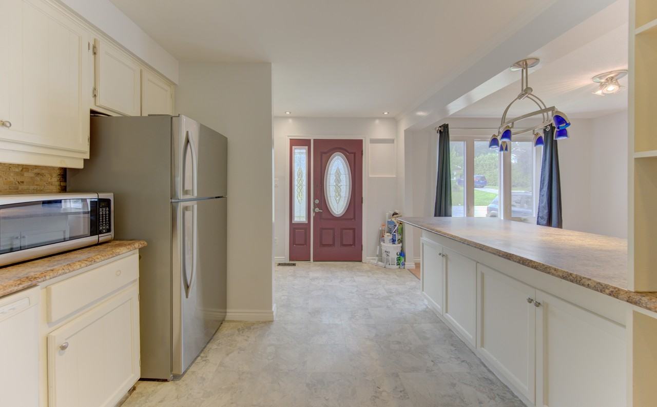 32 Lang Crescent - Photo 7 of 34