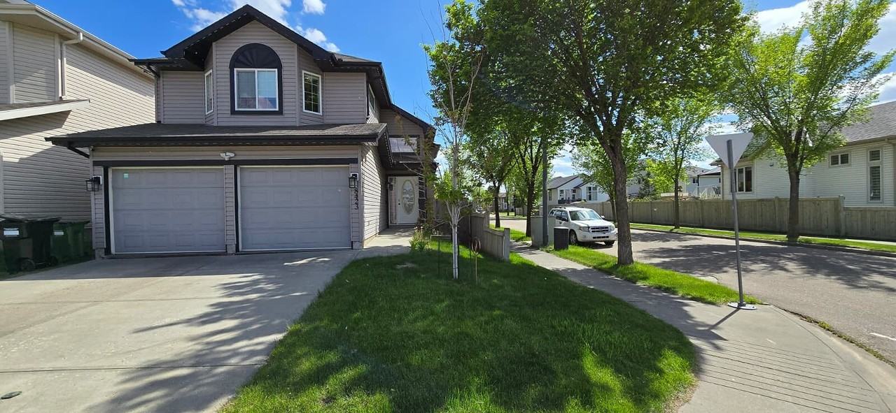8423 6 Ave Sw - Photo 2 of 27