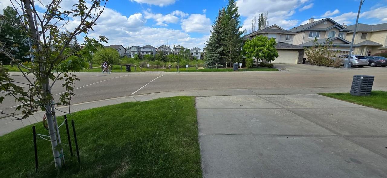 8423 6 Ave Sw - Photo 3 of 27