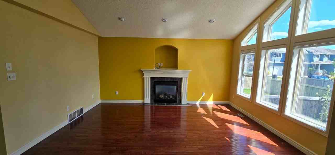8423 6 Ave Sw - Photo 7 of 27