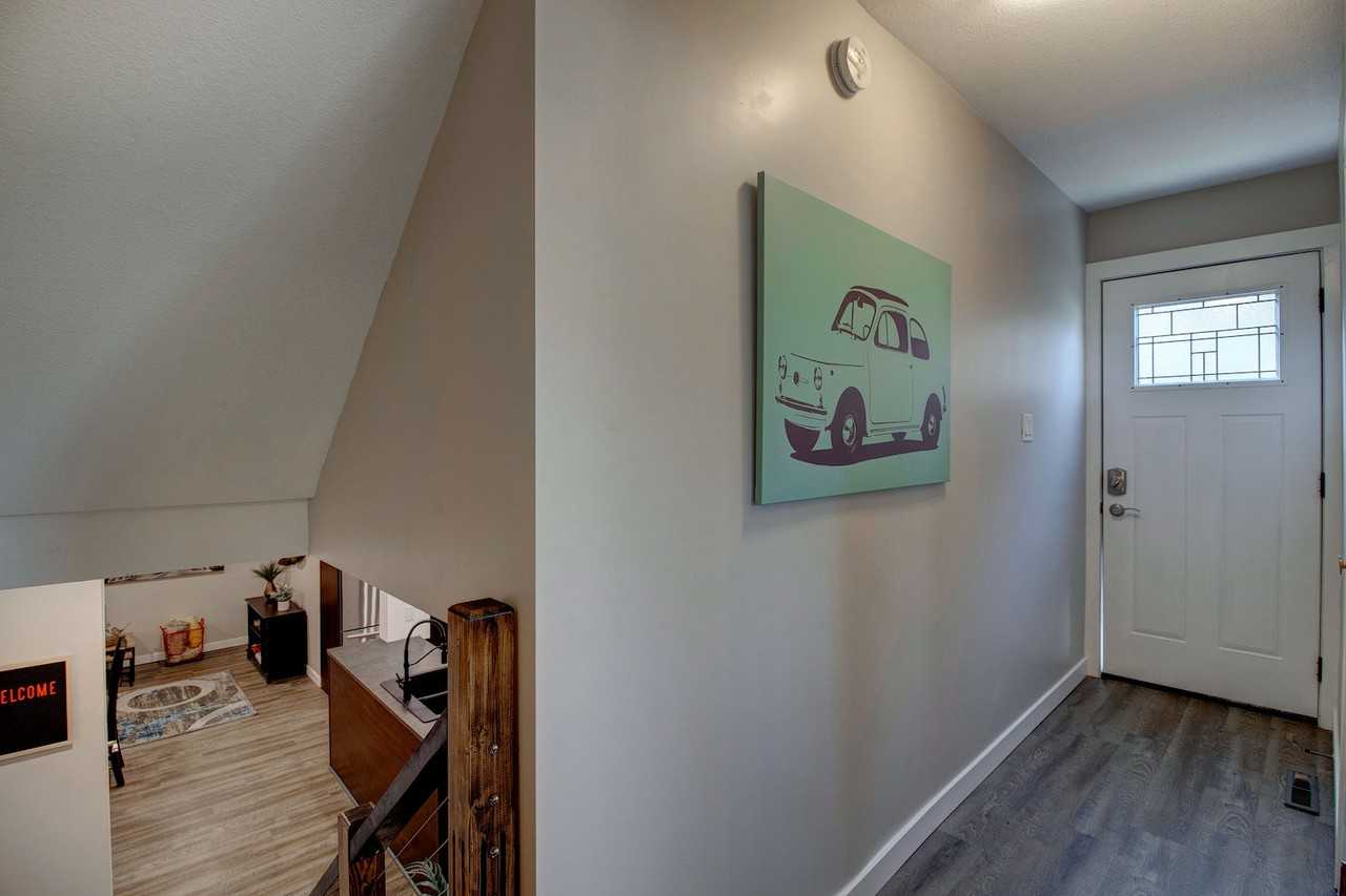 2515 16 St Nw - Photo 2 of 14