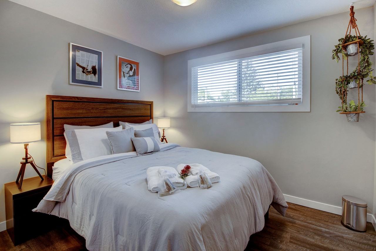 2515 16 St Nw - Photo 3 of 14