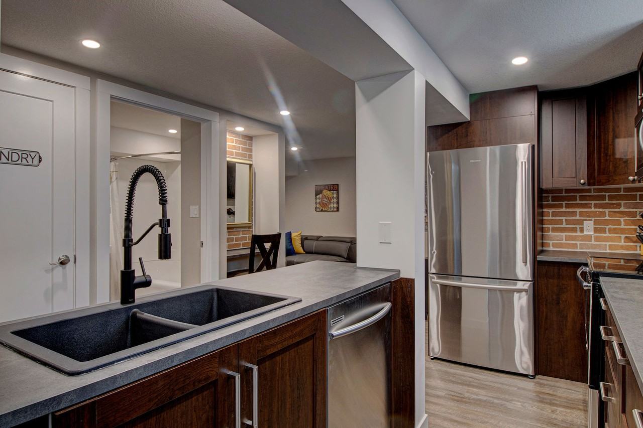 2515 16 St Nw - Photo 5 of 14