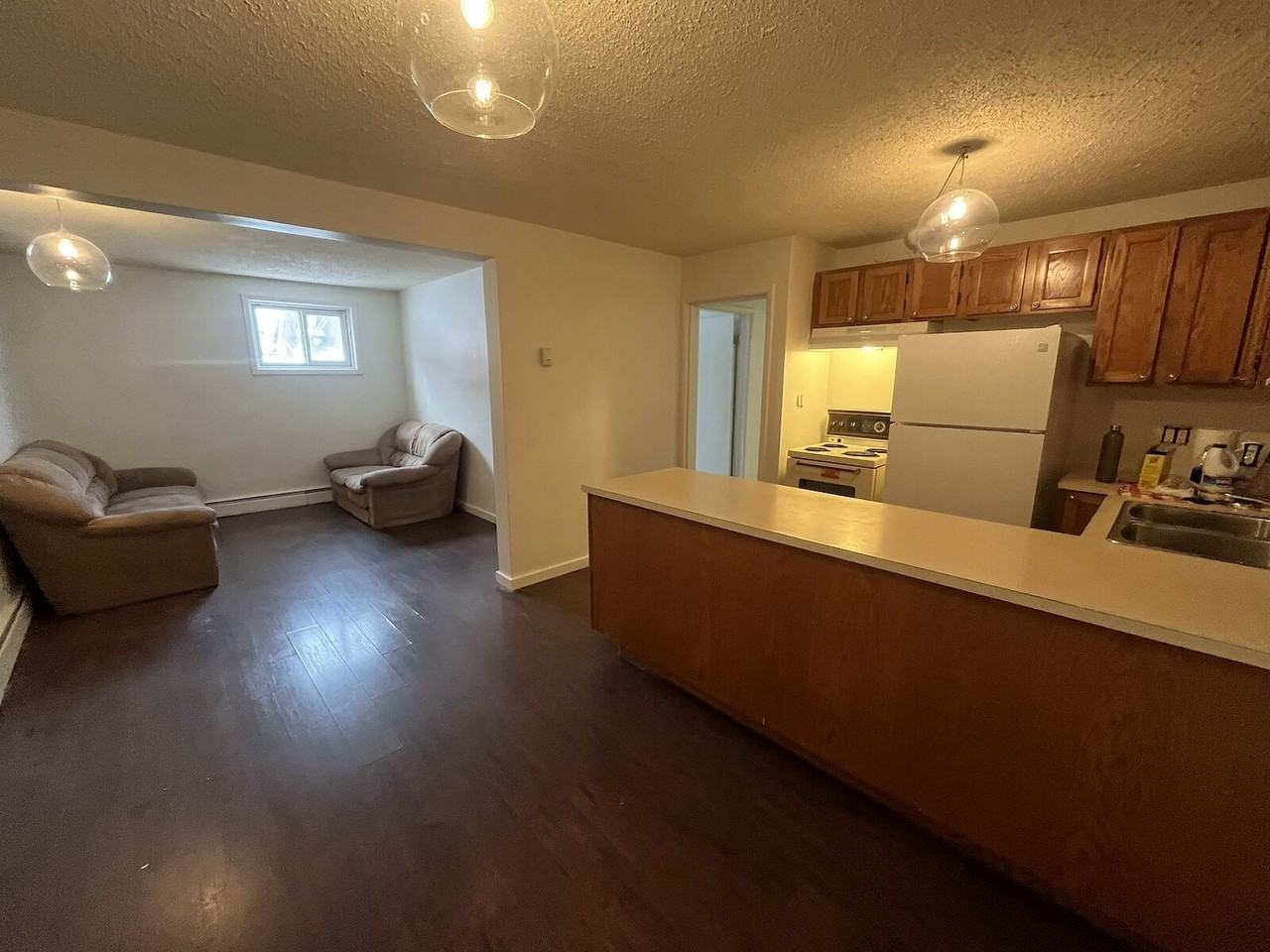 4304 33 Ave Sw - Photo 2 of 8