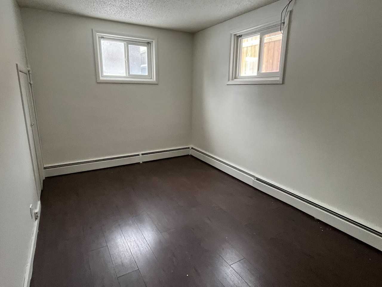 4304 33 Ave Sw - Photo 3 of 8