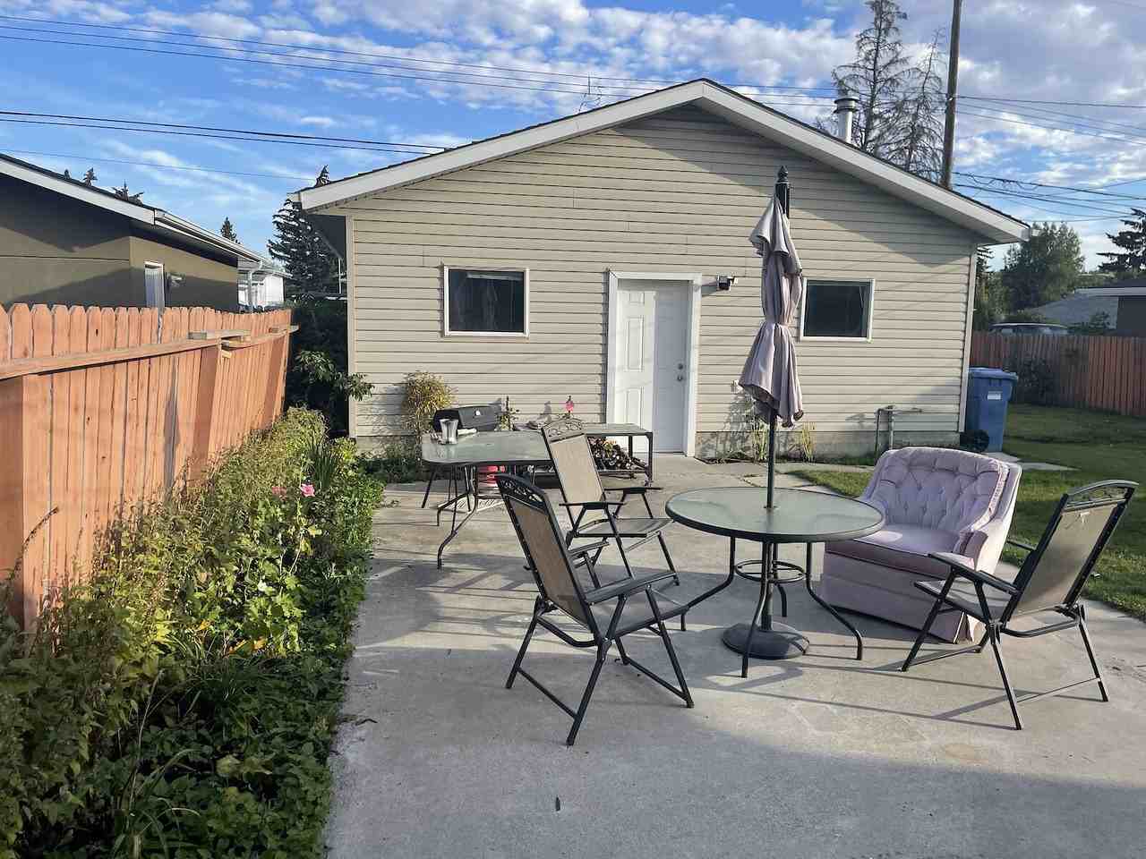 6340 33 Ave Nw - Photo 2 of 13