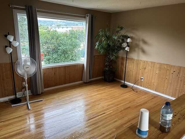 6340 33 Ave Nw - Photo 5 of 13