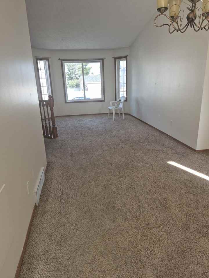 80 Applemont Close Se - Photo 4 of 15