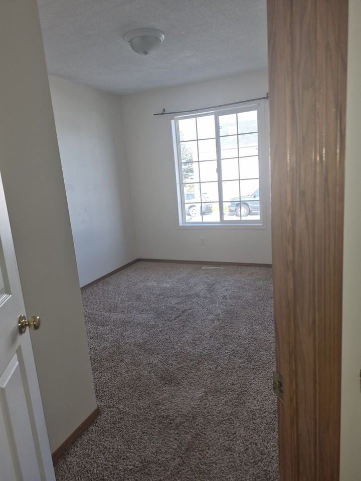 80 Applemont Close Se - Photo 5 of 15