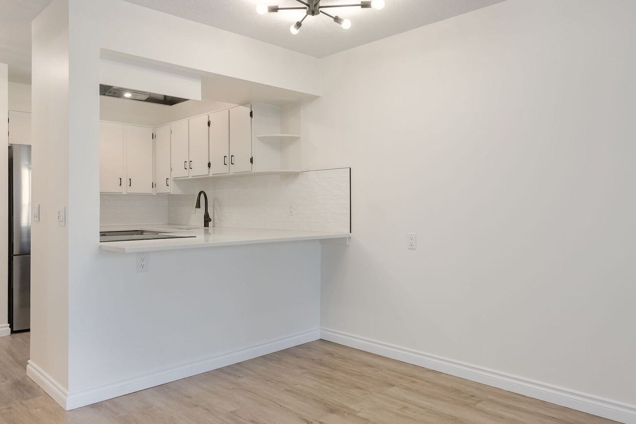 2204 1 St Sw - Photo 5 of 16