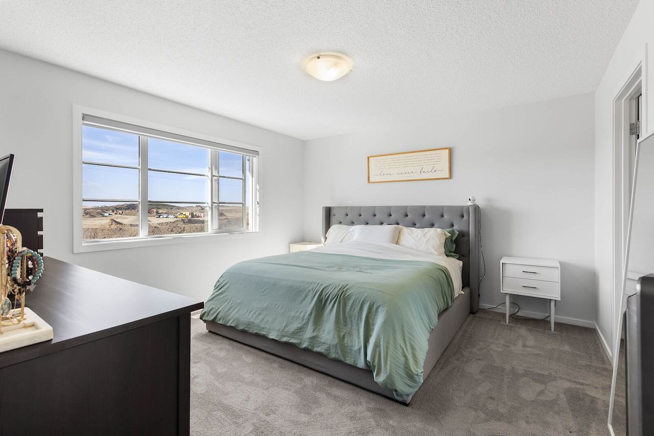 124 Carringham Way Nw - Photo 4 of 18