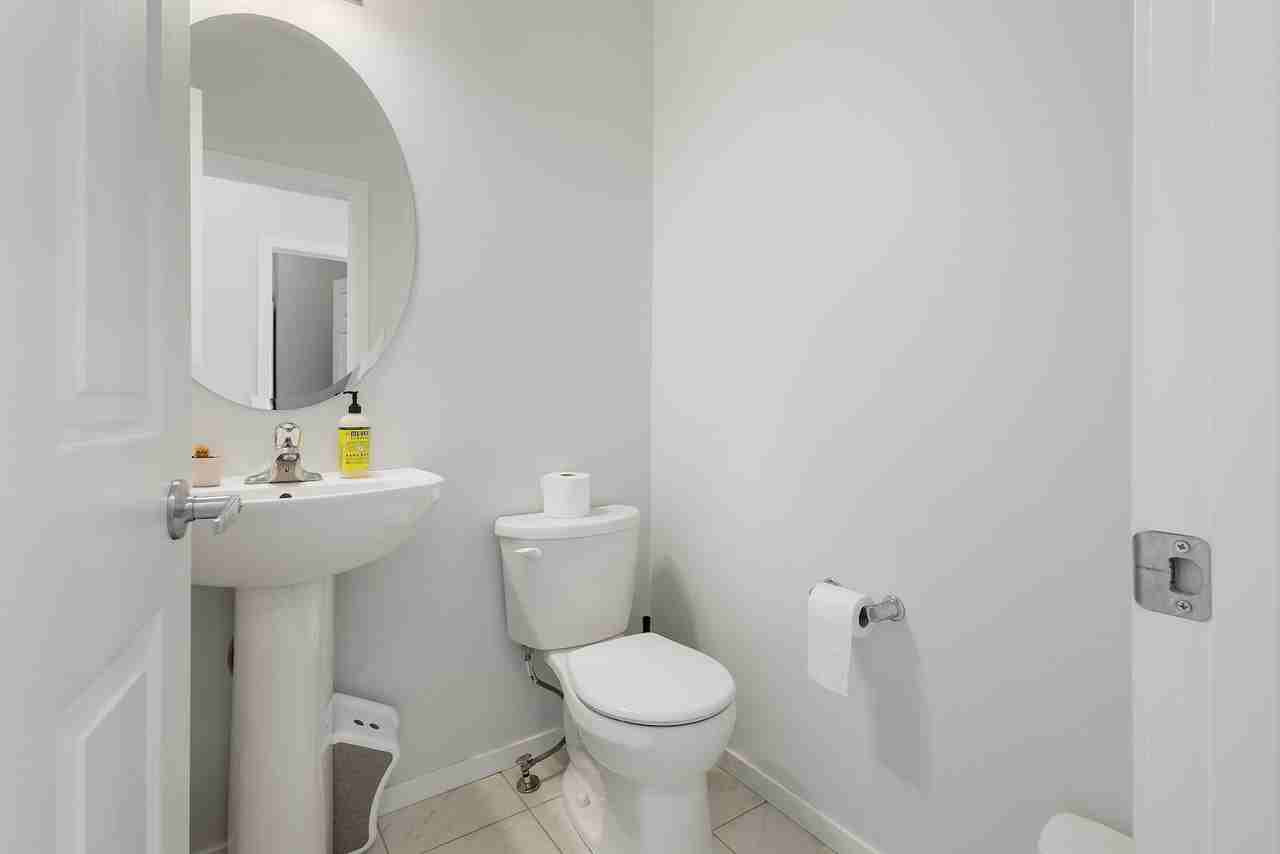 124 Carringham Way Nw - Photo 5 of 18