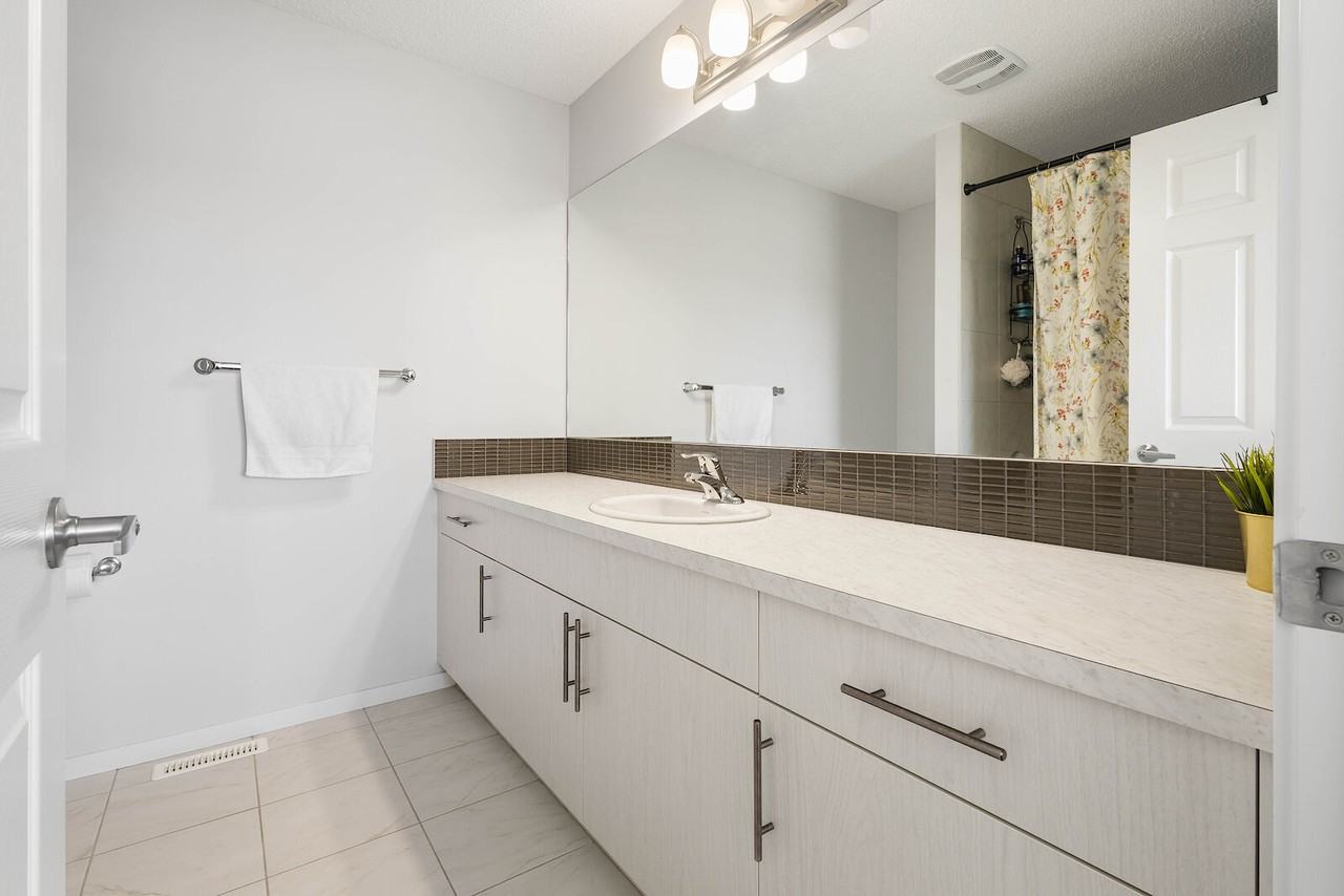 124 Carringham Way Nw - Photo 6 of 18