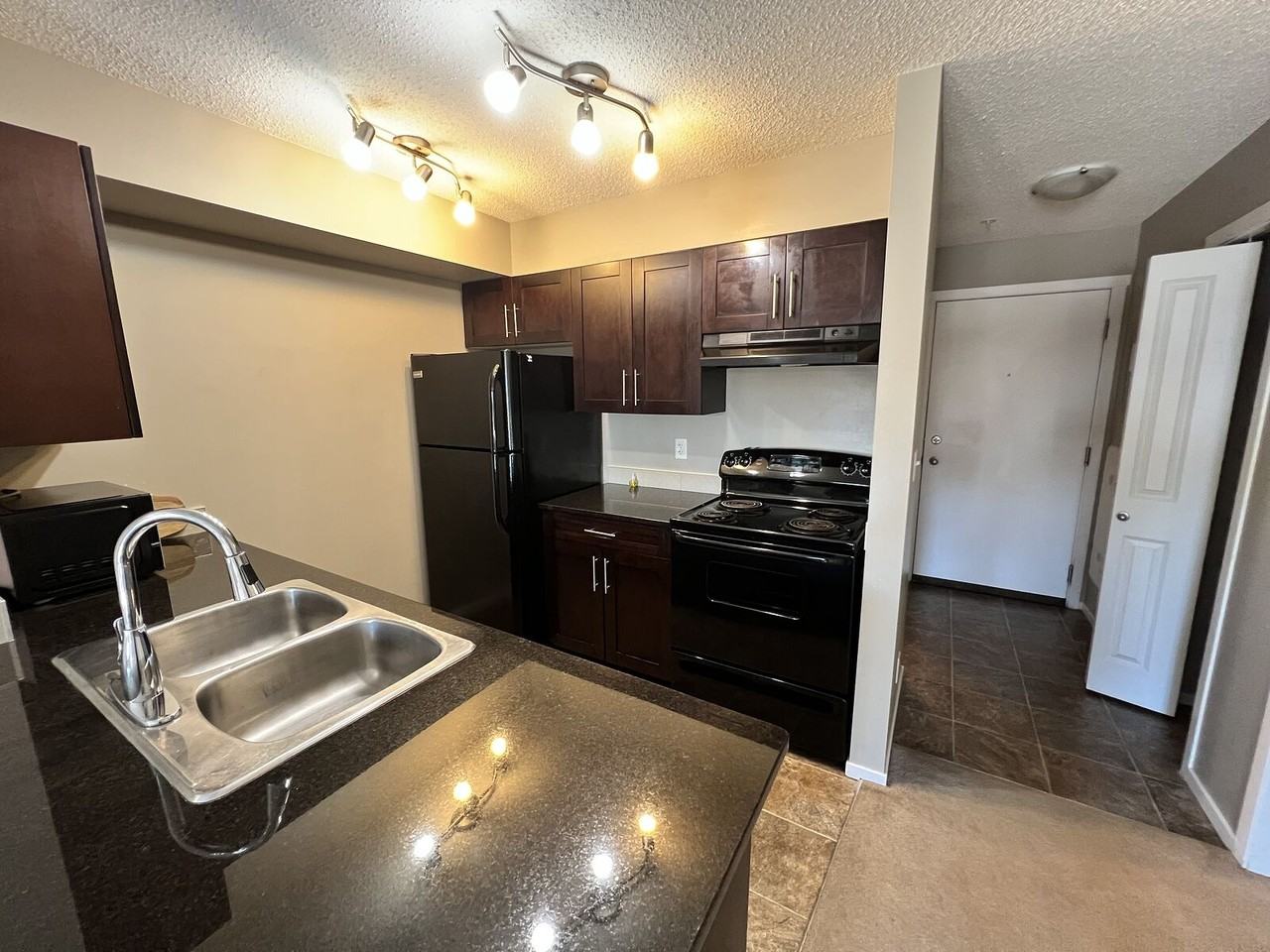 5810 - 5810 Mullen Pl Nw - Photo 3 of 10
