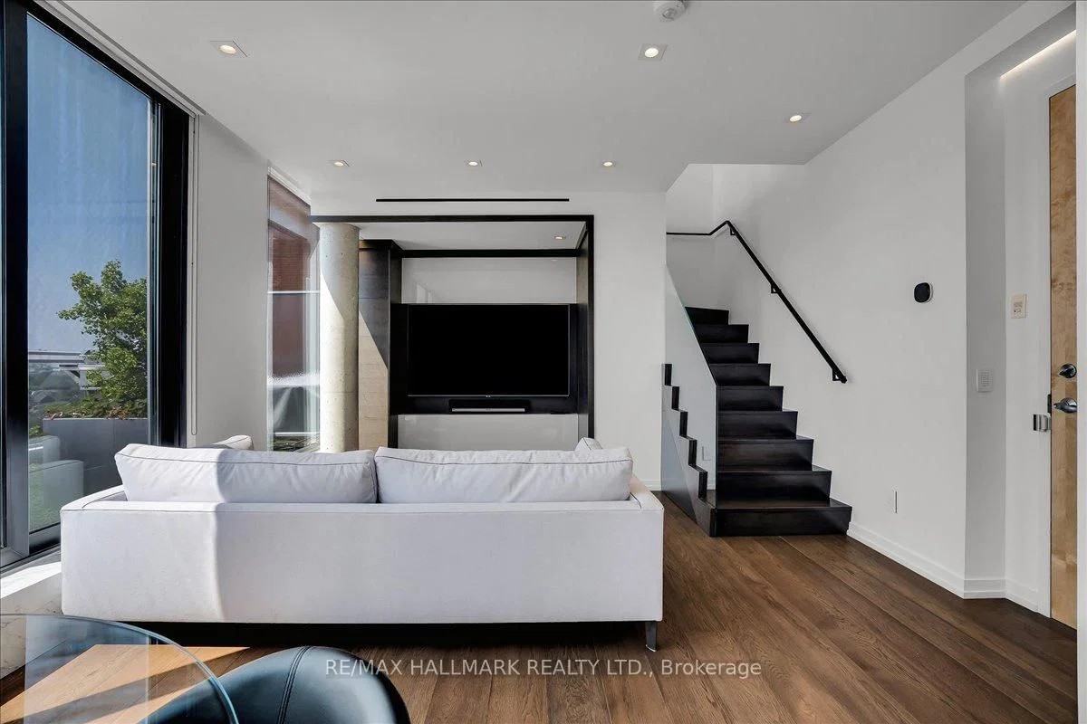 301 Markham Street - Photo 5 of 33