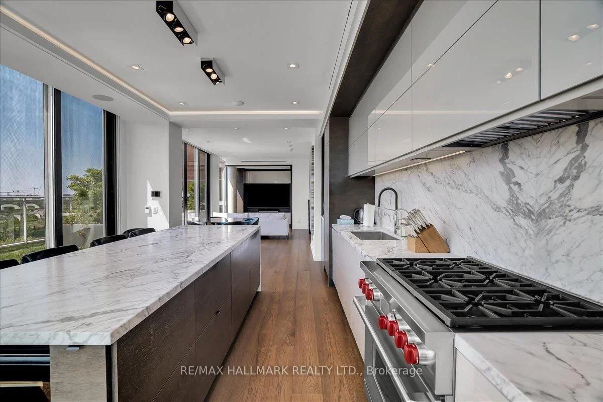 301 Markham Street - Photo 7 of 33