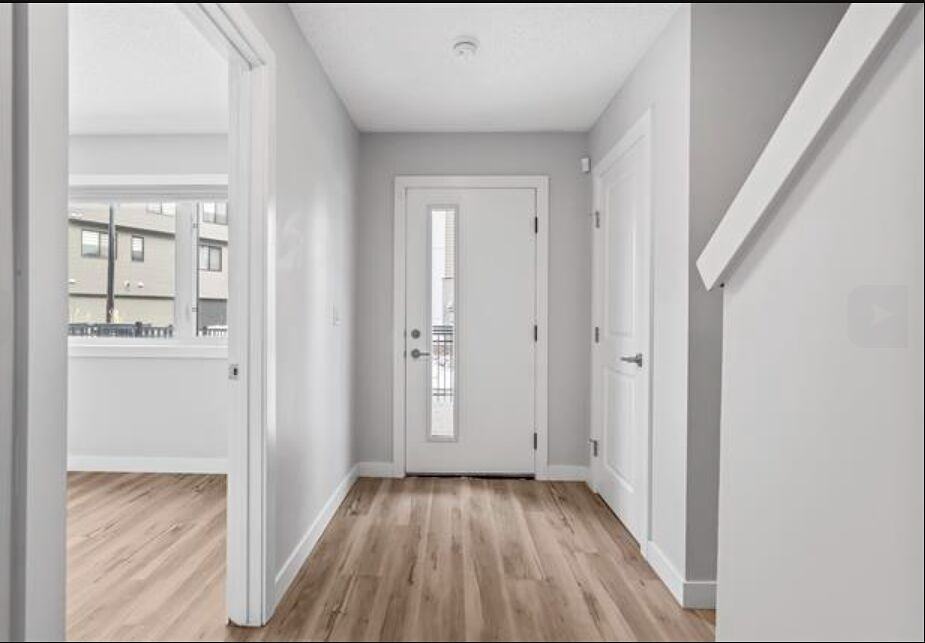 11910 - 11910 35 Ave Sw - Photo 2 of 17