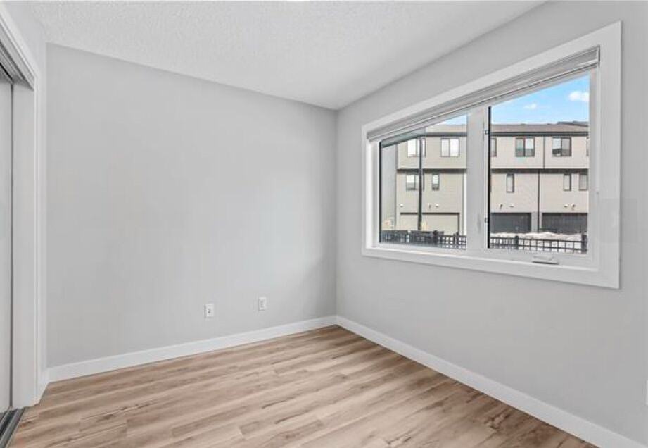 11910 - 11910 35 Ave Sw - Photo 3 of 17