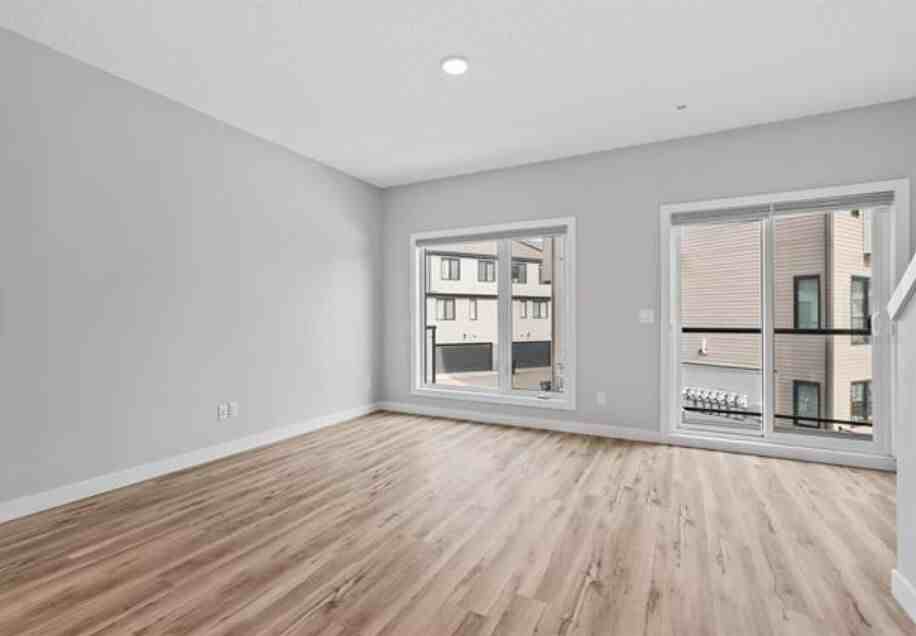 11910 - 11910 35 Ave Sw - Photo 5 of 17