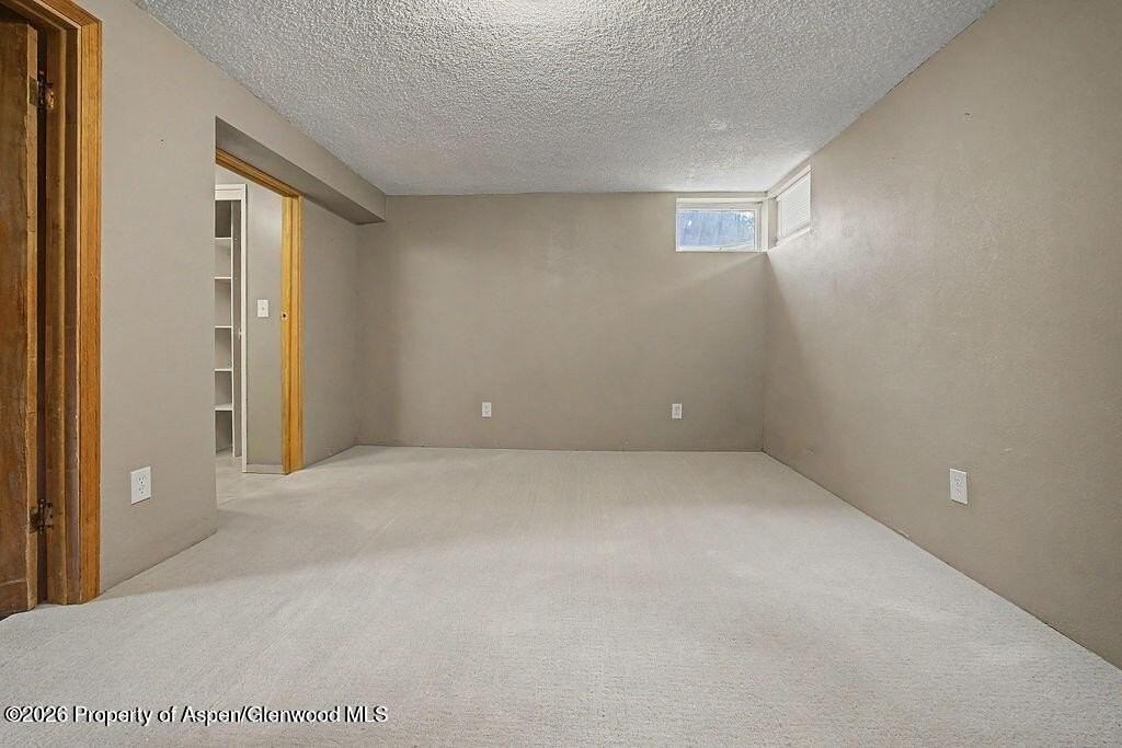 1020 School St - Photo 4 of 6